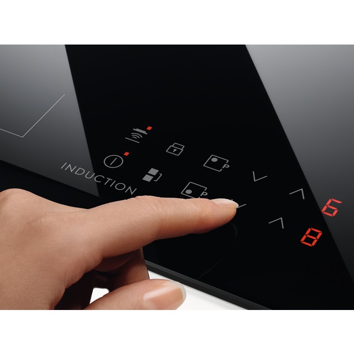 Electrolux CIR60430CB Piano Cottura a Induzione 60 cm in Vetroceramica Nera con Controllo Tattile e Opzione Booster