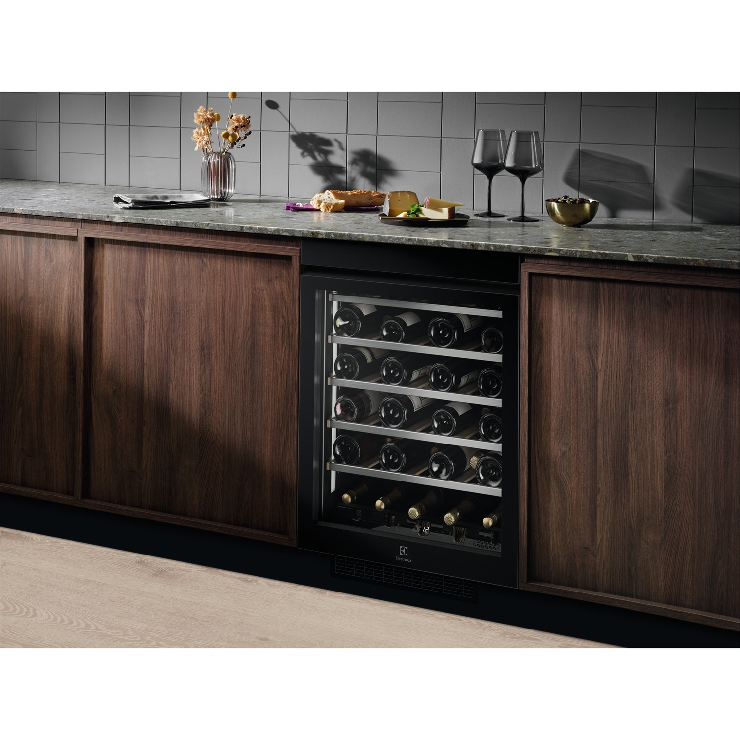 Electrolux Cantina Vino da Incasso EWUS040B8B - 40 Bottiglie, Classe F, 60 cm, Nero Opaco, Altezza 82 cm