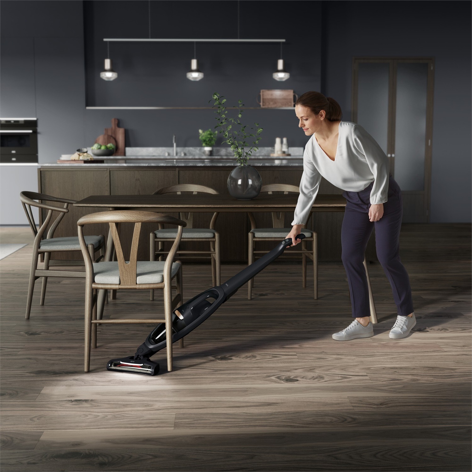 AEG QX6-1-45AN Aspirapolvere Senza Cavo 18V con Autonomia di 45 min, 2 Velocità, Tecnologia Ciclonica e Spazzola con Luci LED