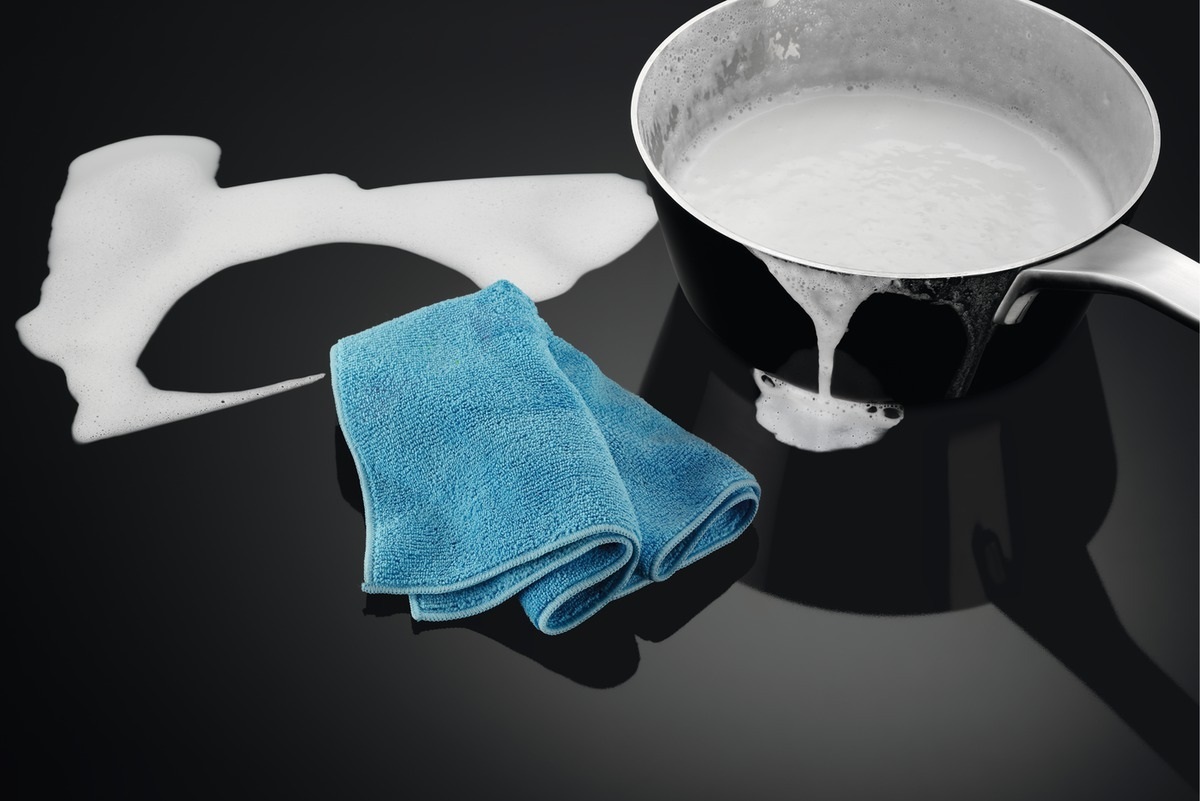 Electrolux EIV85456 Piano Cottura a Induzione 80 cm 4 Zone FlexiBridge Vetroceramica Nero Da Incasso