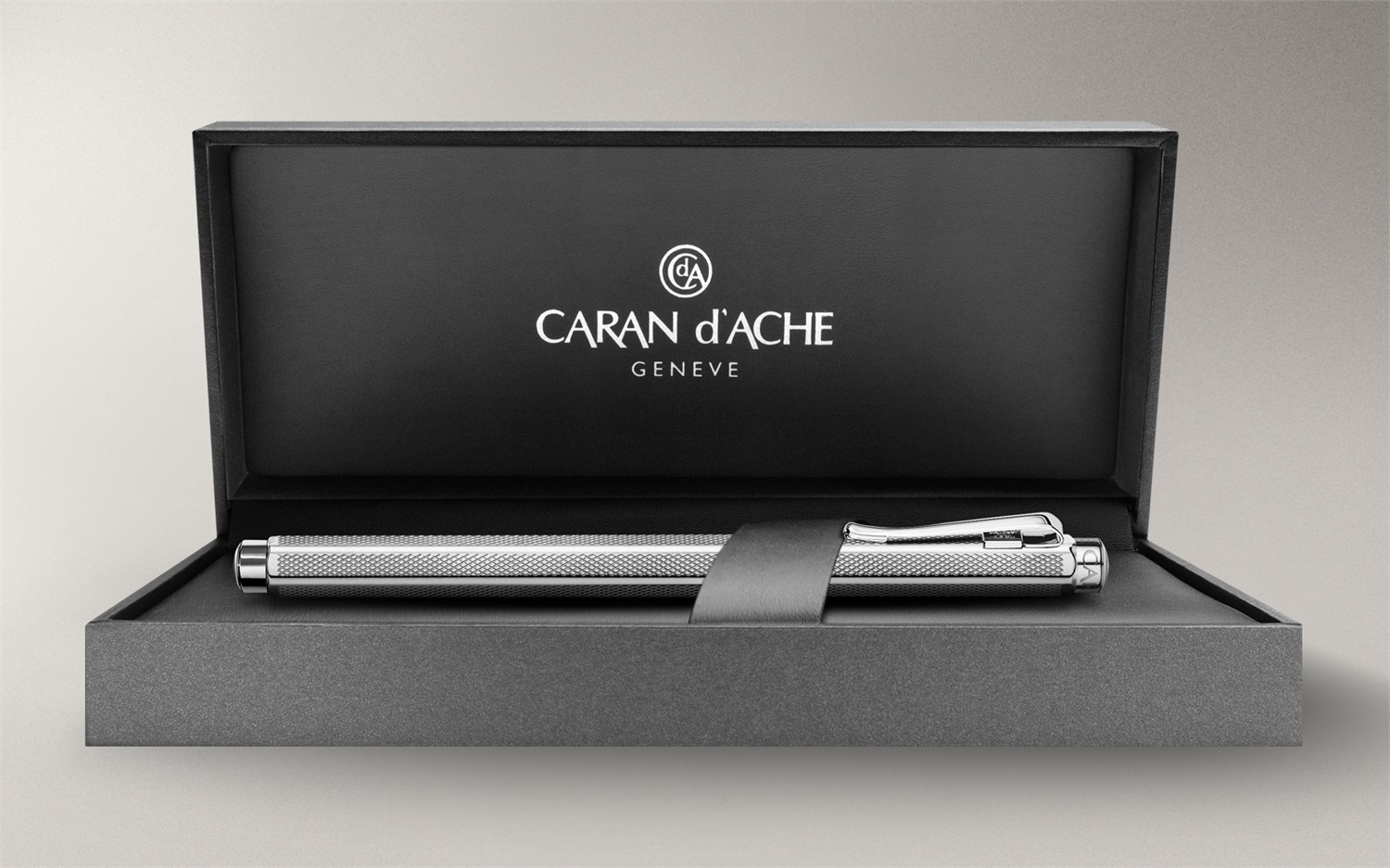 Caran d'Ache Ecridor Retro Penna Roller Palladiata con Forma Esagonale e Cappuccio ad Incastro