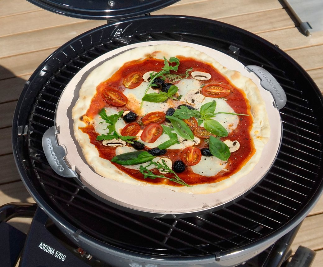 Outdoorchef 18.211.94 Pietra per Pizza 420/480 - Superficie Porosa, Telaio in Acciaio Inox, Maniglie Ergonomiche