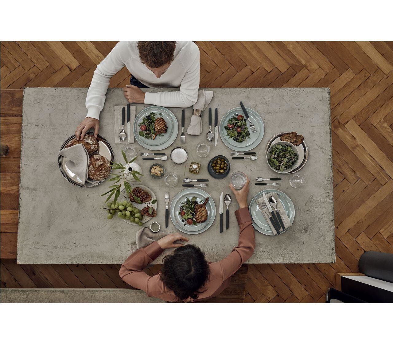 Victorinox Swiss Modern Set da Tavola 24 Pezzi per 6 Persone, Acciaio Inossidabile Nero con Coltelli da Bistecca Affilati