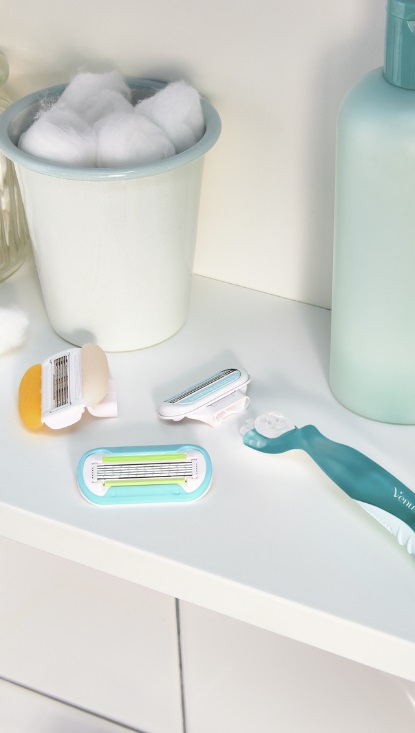 Gillette Venus Smooth Lamette di Ricambio per Donna - Confezione da 12 pz con SkinCushion per una Rasatura Liscia e Senza Irritazioni