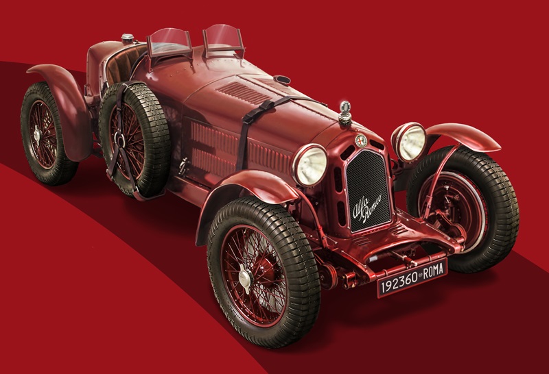 Italeri Alfa Romeo 8C 2300 Roadster Modellino in Plastica da Montare Scala 1:12 - Colore Rosso, 320 Parti, Ruote Sterzanti e Sospensioni Realistiche