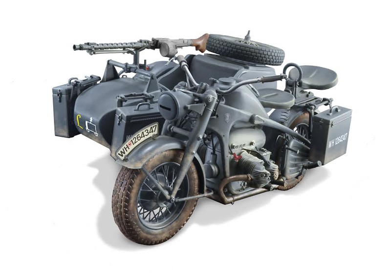 Italeri Zundapp KS 750 con Sidecar Model Kit 1:9 - Plastica da Assemblare e Pitturare, Seconda Guerra Mondiale, Colore Grigio, Super decal per 4 versioni