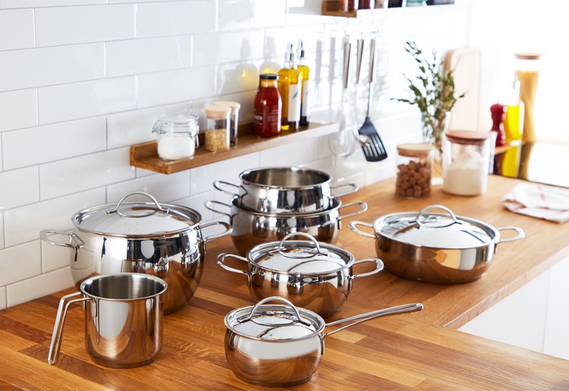Lagostina Euforia Set di Pentole Induzione, Gas e Forno in Acciaio Inox 18/10 - 11 Pezzi con Fondo Lagoseal Plus, Include 4 Casseruole, 2 Pentole, Bollilatte e 4 Coperchi