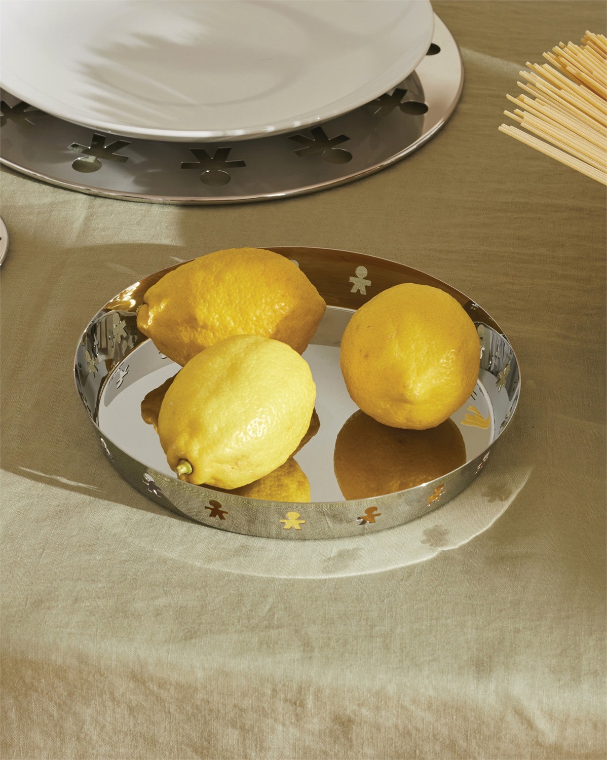 Alessi AKK78 Mini Girotondo - Vassoio rotondo in acciaio inossidabile lucido con bordo traforato, Ø 21 cm