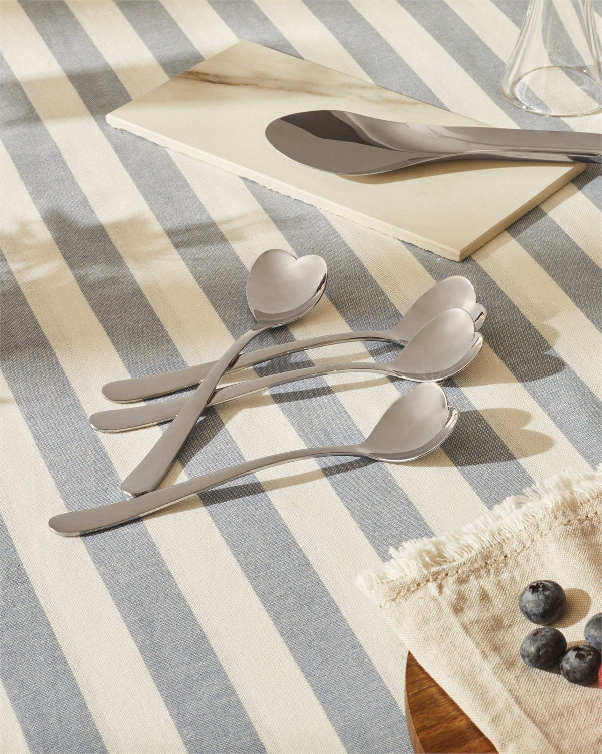 Alessi Big Love AMMI01CUS4 - Set di 4 Cucchiaini da Gelato in Acciaio Inossidabile 18/10, Design a Forma di Cuore, Designer Miriam Mirri