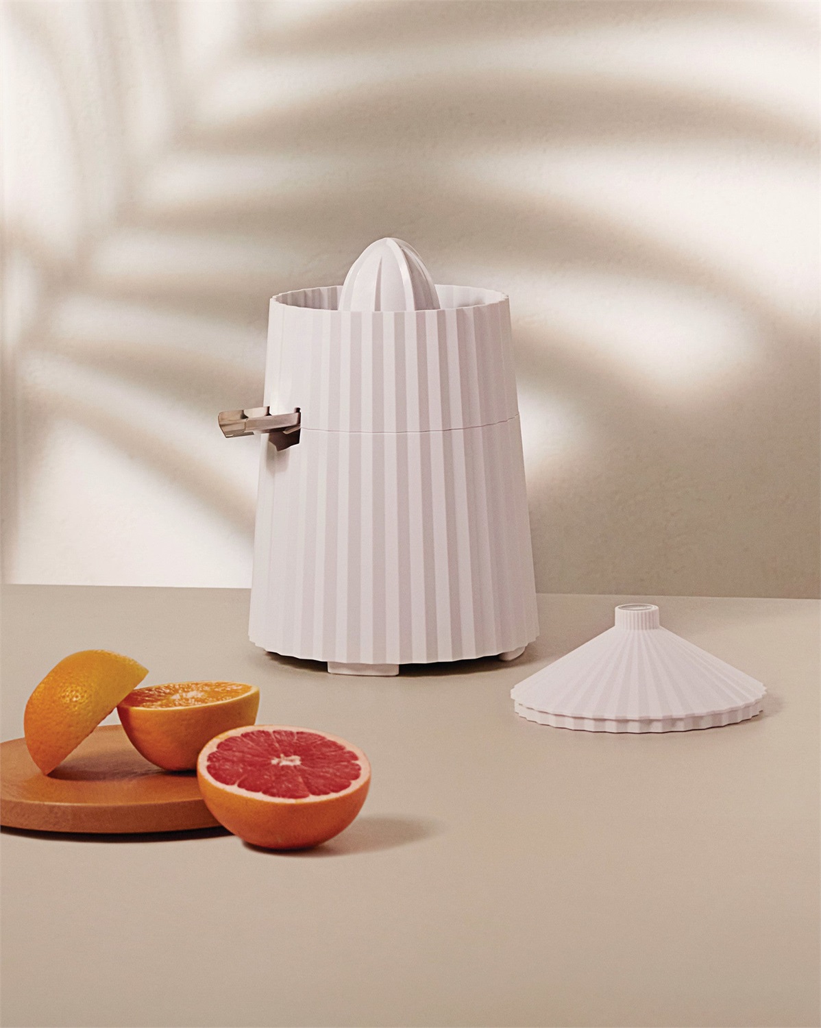 Alessi Spremiagrumi Elettrico Plissé Nero - Design di Michele De Lucchi, Resina Termoplastica, Ø 18,5 x H 28 cm