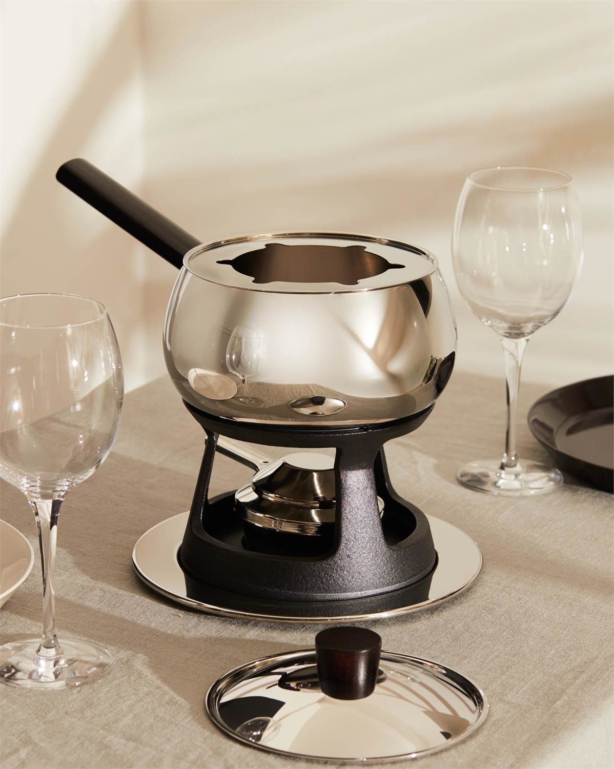 Alessi SG55/PEN B Mami Casseruola per Bourguignonne in Acciaio Inossidabile 18/10 con Manico Lungo in Legno Nero e Fondo Termodiffusore
