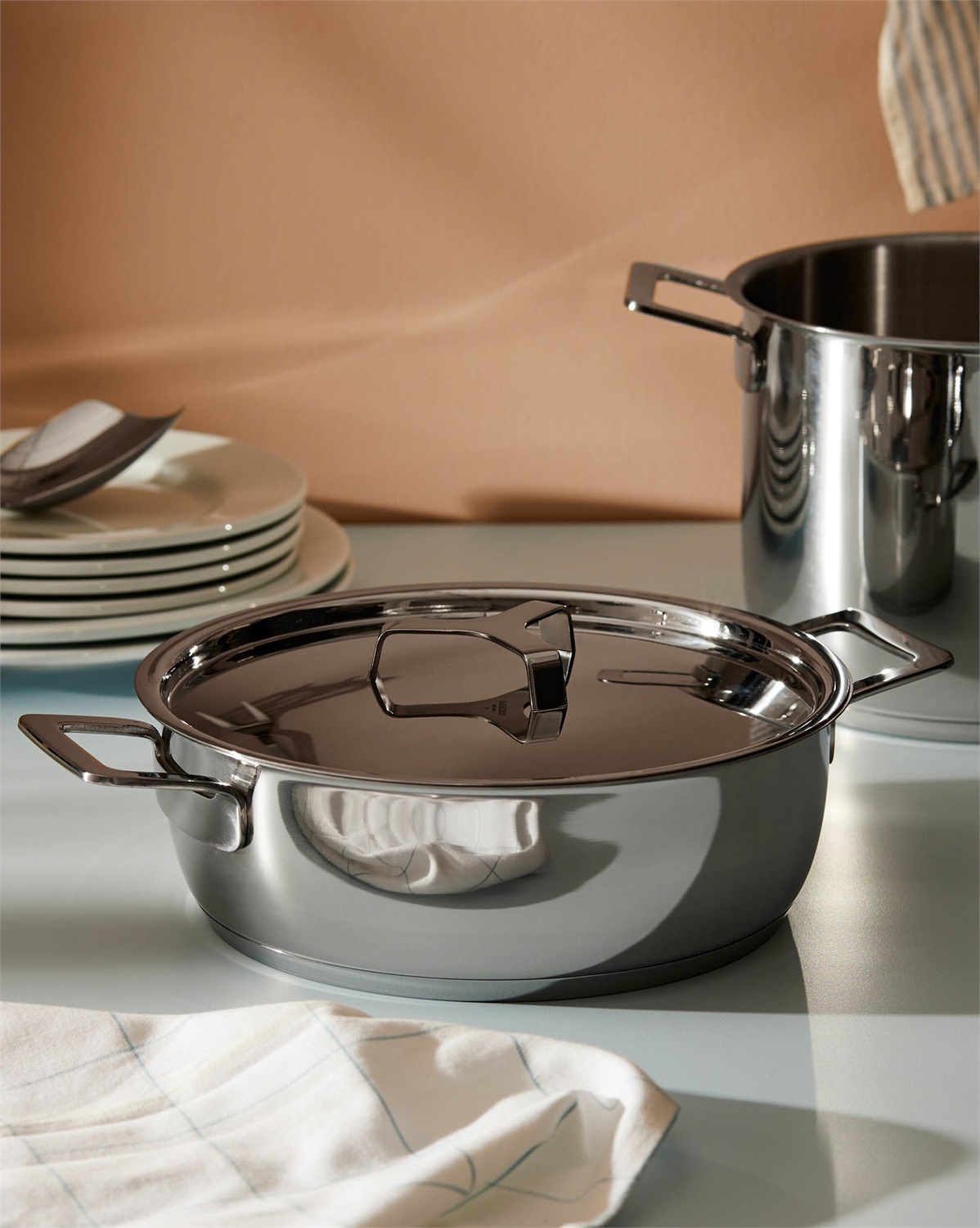 Alessi Casseruola Bassa 2 Manici Pots&Pans AJM102, Acciaio Inossidabile 24 cm, Capacità 340 cl