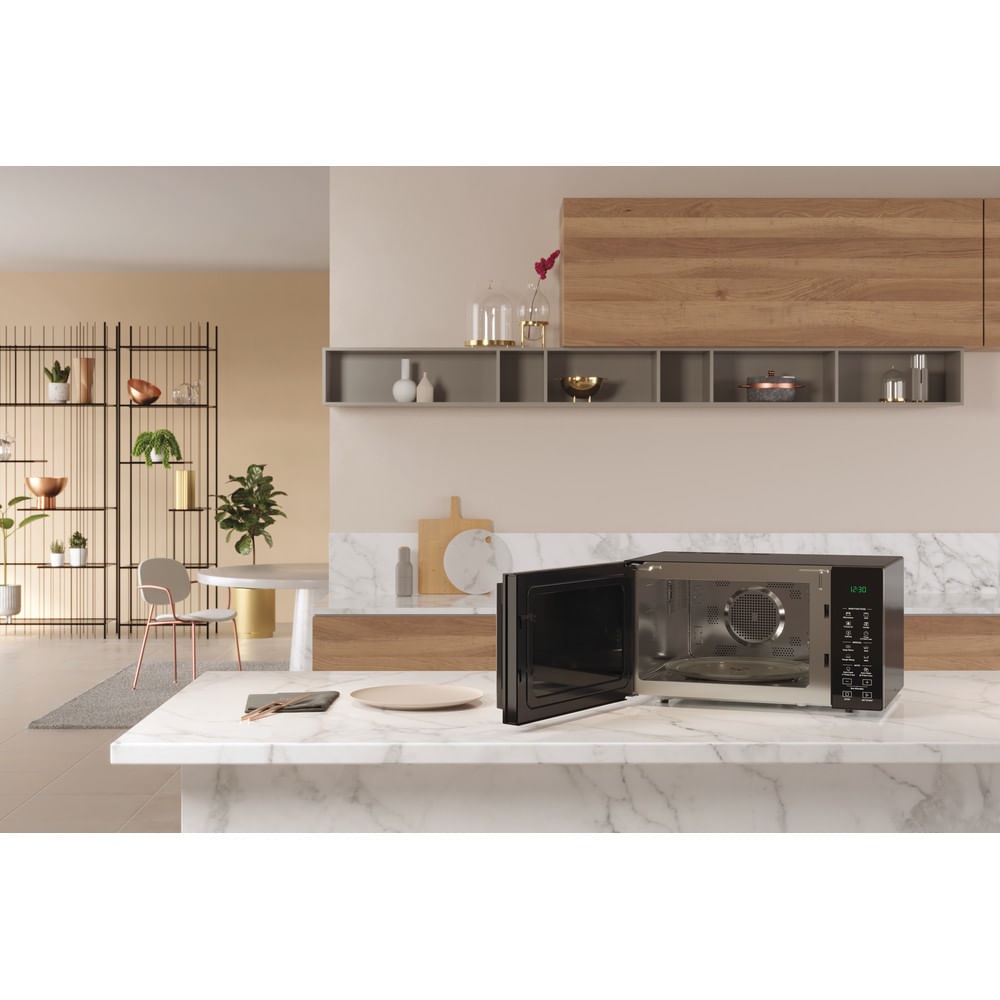 Whirlpool MWP 295 B Microonde Combinato a Libera Installazione - 29 Litri, 900 W, JetDefrost, Grill, Termoventilazione, Colore Nero