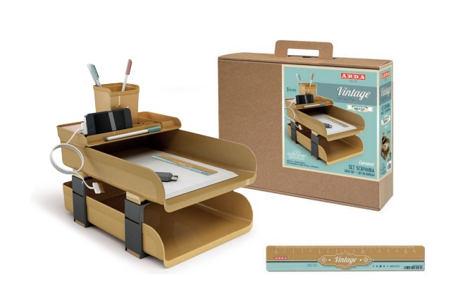ARDA Set scrivania Vintage Caramel 5 pezzi - Colore ocra - 2 portacorrispondenza, 1 bacinella, 1 portapenne, 1 righello 16 cm