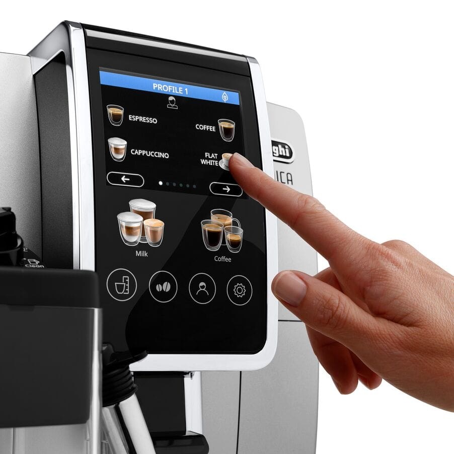 De’Longhi Dinamica Plus ECAM380.85.SB, Macchina Automatica per Caffè in Chicchi, Cappuccino al tocco di un tasto con la Caraffa Montalatte Automatica, 24 bevande dirette, Display Touch, Argento/Nero