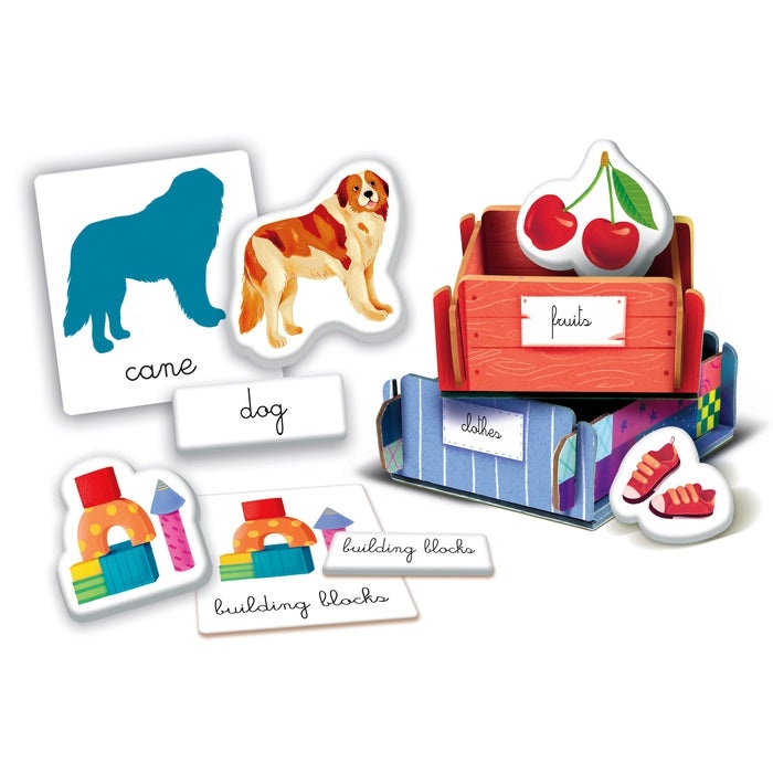 Clementoni Sapientino 16868 - Gioco Educativo Montessori Primo Inglese per Bambini 3-5 Anni, Include 24 Oggetti Sagomati e Carte Bilingue