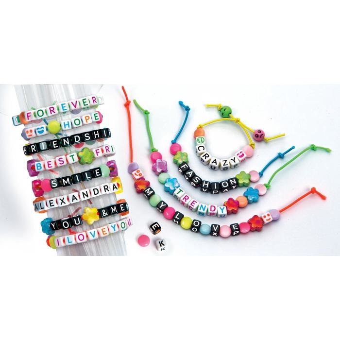 Clementoni Crazy Chic - Message Bracelets, Kit Gioielli Creativi per Bambini 7 Anni, Braccialetti e Collane Personalizzabili con Lettere e Perline Colorate