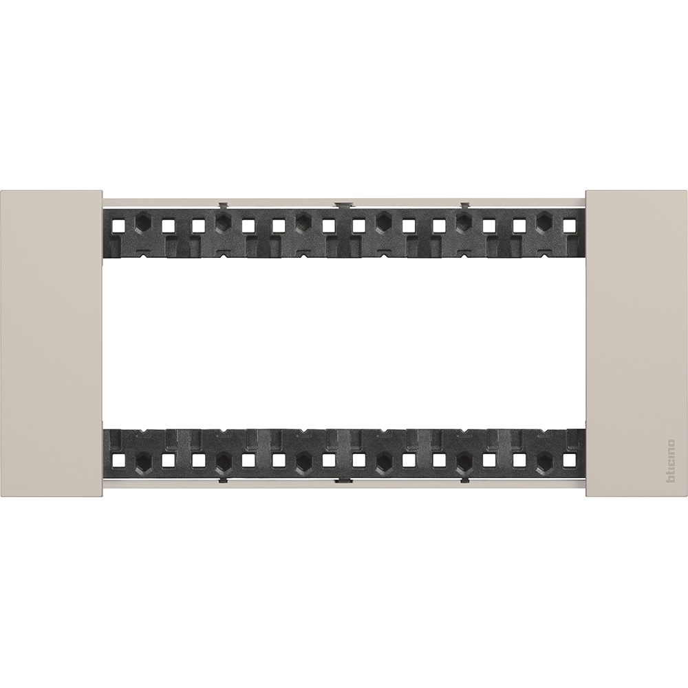 Bticino Living Now Placca 6 Moduli Sabbia - Design Innovativo in Plastica