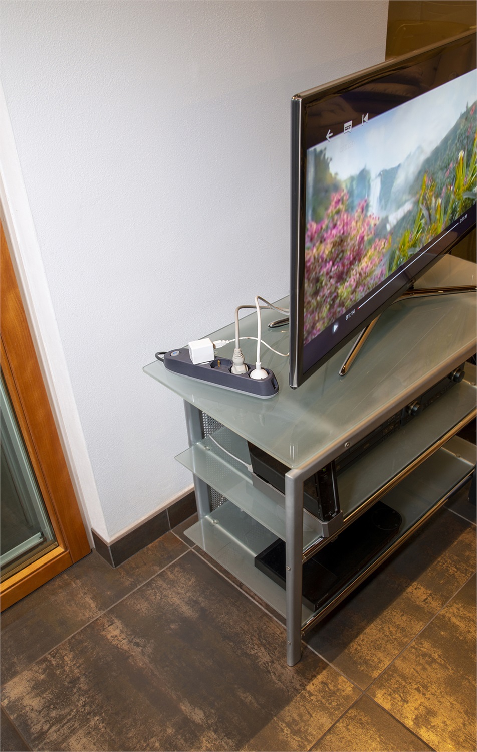 Bticino Poker Ciabatta Multipresa Elettrica 4 Prese Polivalenti (Schuko 10/16A e Bipasso) con Interruttore, Cavo 1,5m, Grigia, Design Angolato