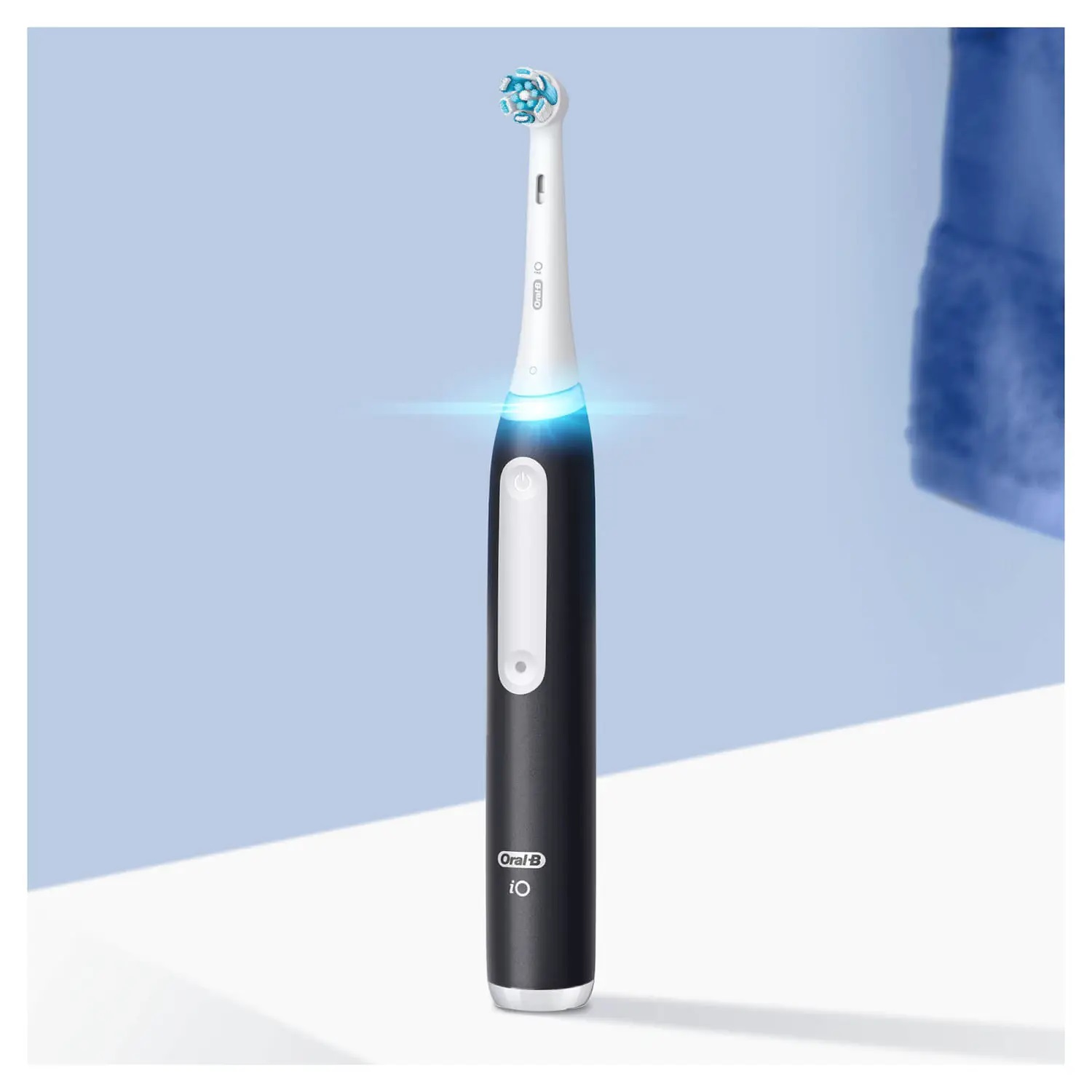 Oral-B iO 3S Spazzolino Elettrico Nero con Testina Inclusa, 3 Modalità di Spazzolamento e Sensore di Pressione