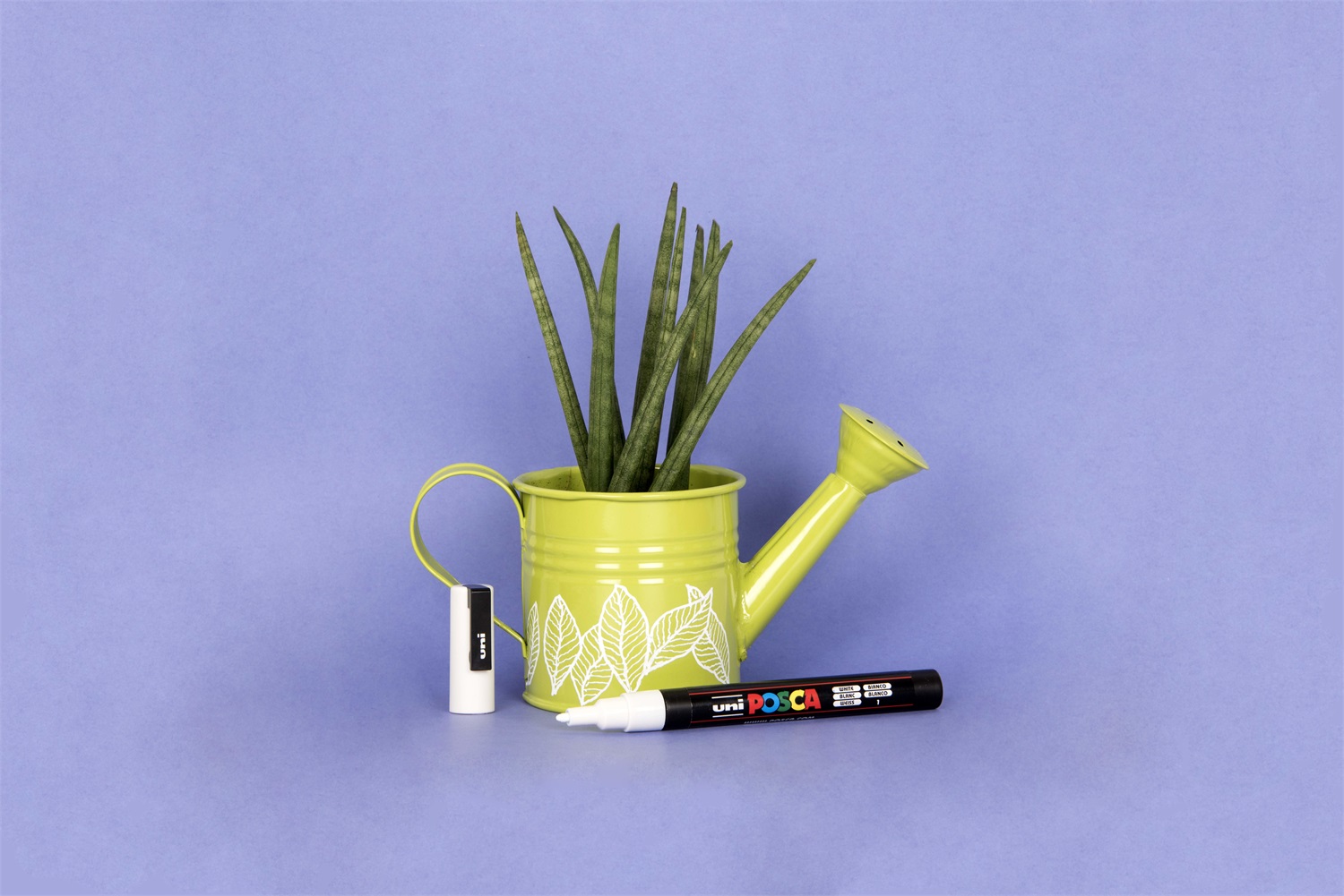 Uni Posca Marcatore a Tempera Punta Tonda 1,8-2,5 mm - Confezione da 8 Pezzi, Inchiostro Pigmentato a Base d'Acqua, Resistente alla Luce e all'Acqua