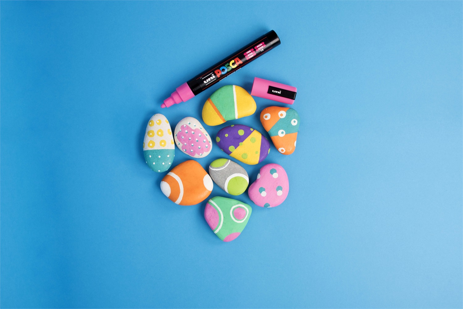 Uni Posca Marcatore a Tempera Punta Tonda 1,8-2,5 mm - Confezione da 8 Pezzi, Inchiostro Pigmentato a Base d'Acqua, Resistente alla Luce e all'Acqua