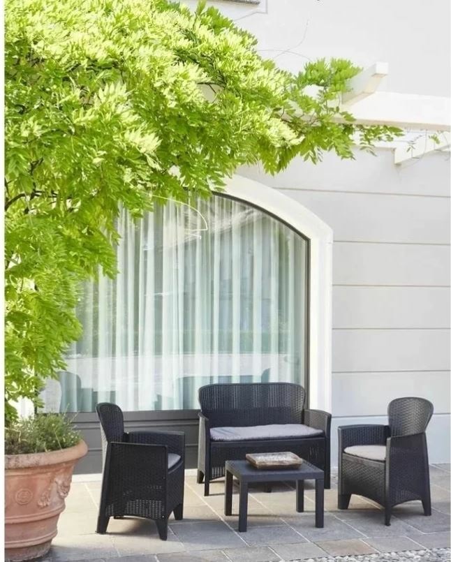 Ipae-Progarden Set Salotto Jungle Antracite - 4 Pezzi con Cuscini: 2 Poltrone, Divano e Tavolino in Polipropilene Effetto Rattan