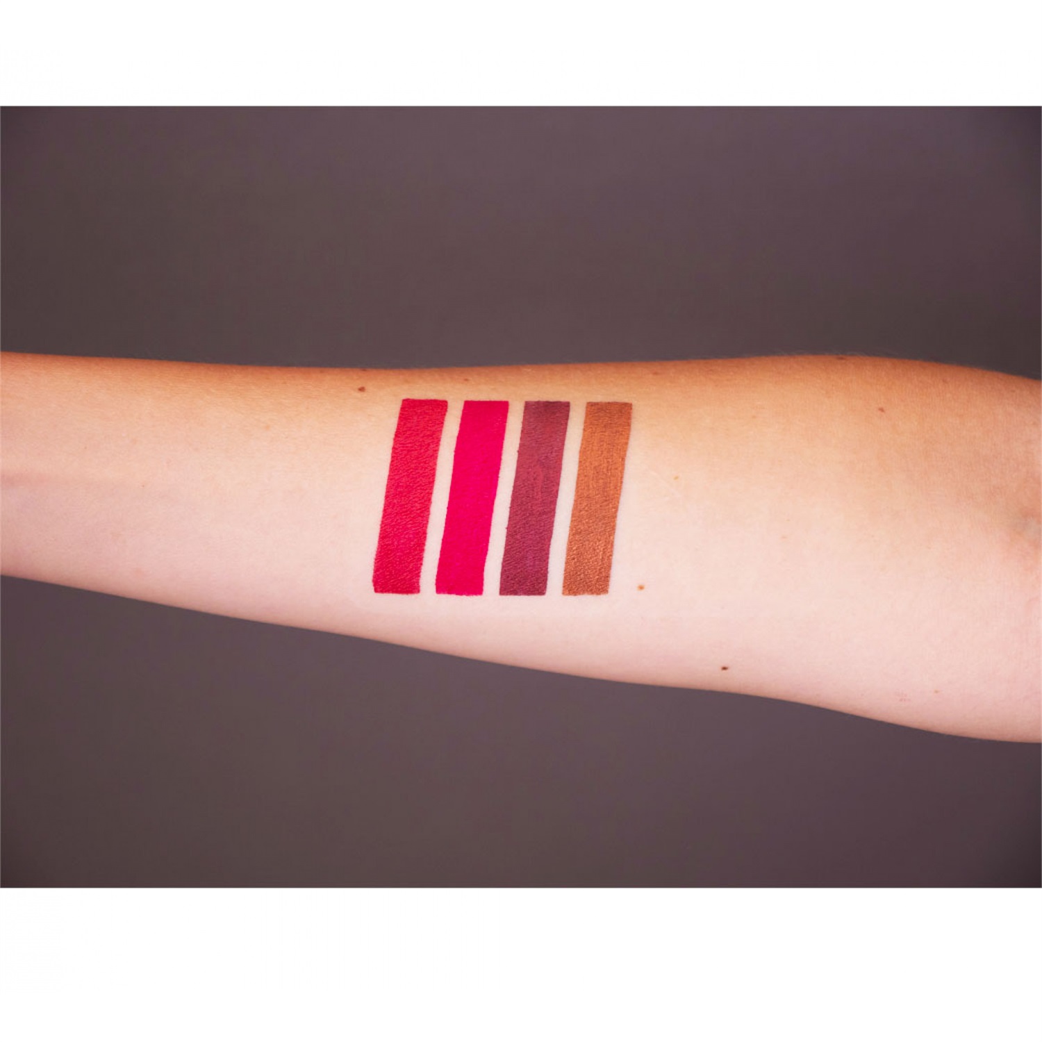 Deborah Milano Fluid Velvet Lipstick 14 Dark Red 4.5g - Rossetto Liquido Opaco a Lunga Tenuta con Idratazione