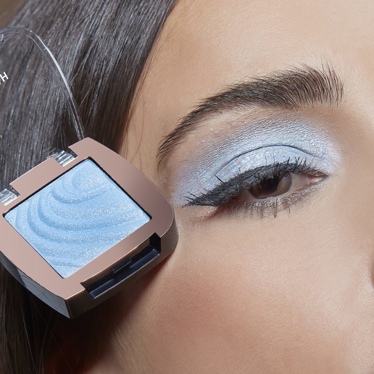 Deborah Milano Color Lovers Eyeshadow 06 Light Blue Sky - Ombretto Intenso e Superpigmentato con Texture Morbida e Sensazionale