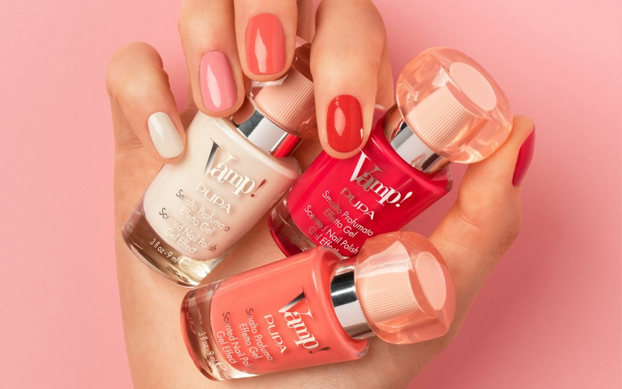 Pupa Vamp! Smalto Profumato Effetto Gel 106 Soft Ivory 9ml - Fragranza Rosa, Finish Brillante