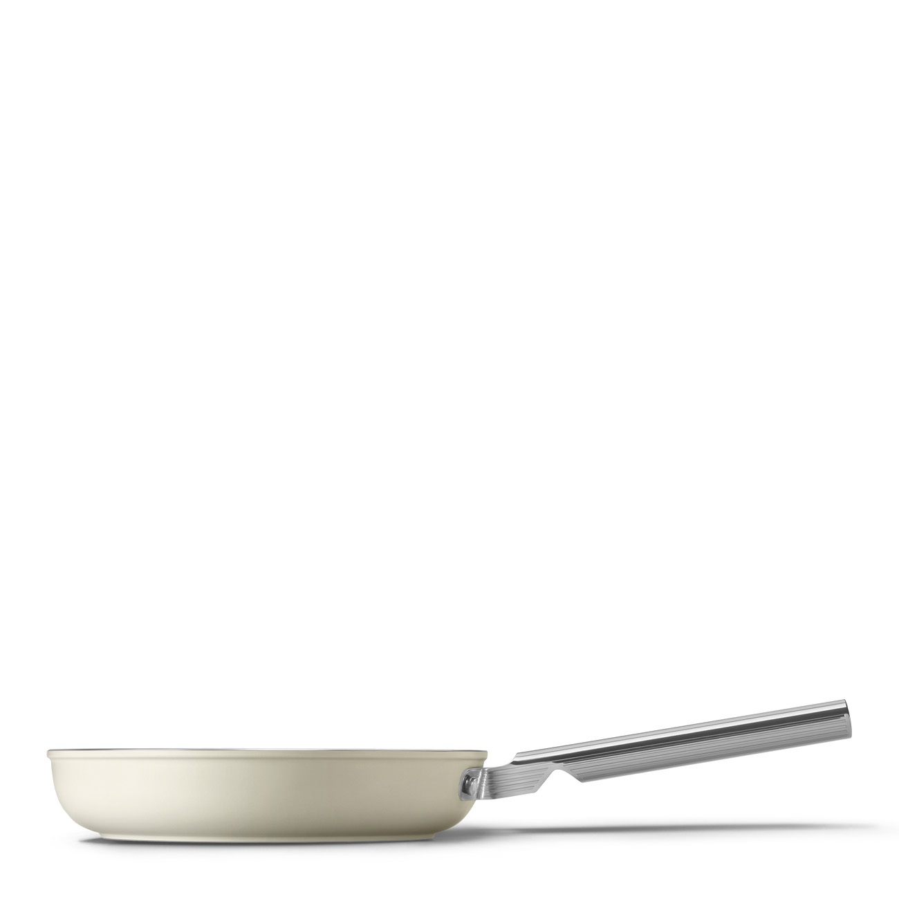 Smeg Padella Antiaderente 50's Style, Ø 24 cm, Rivestimento Ceramico senza PFAS, Manico in Acciaio Inox, Capacità 1,5 L, Panna Opaco
