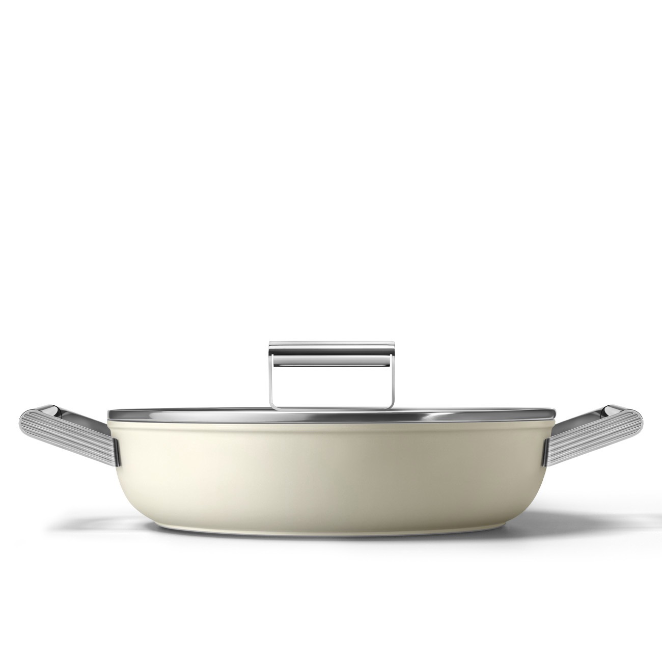 Smeg Tegame Antiaderente 28 cm con Coperchio, Rivestimento Ceramico Senza PFAS, Maniglie in Acciaio Inox, Capacità 4,3 L, Stile 50's, Colore Panna