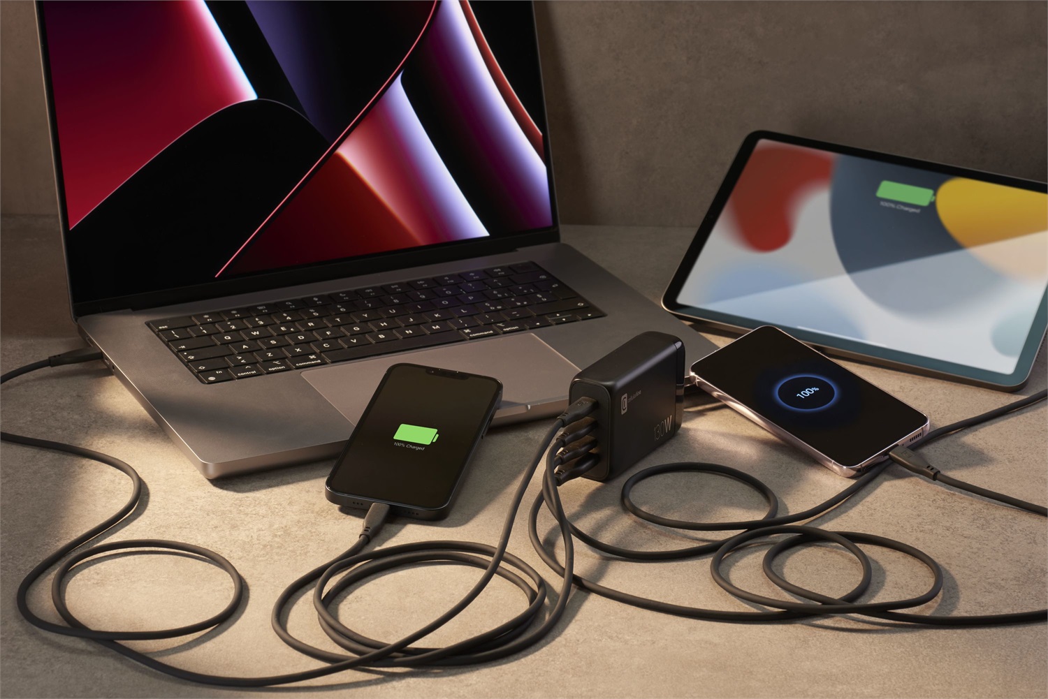 Cellularline MULTIPOWER DESK GAN 130W - Caricabatterie da rete ultracompatto 4 porte (3 USB-C e 1 USB-A) - Ideale per Smartphone, Tablet e Laptop - Nero