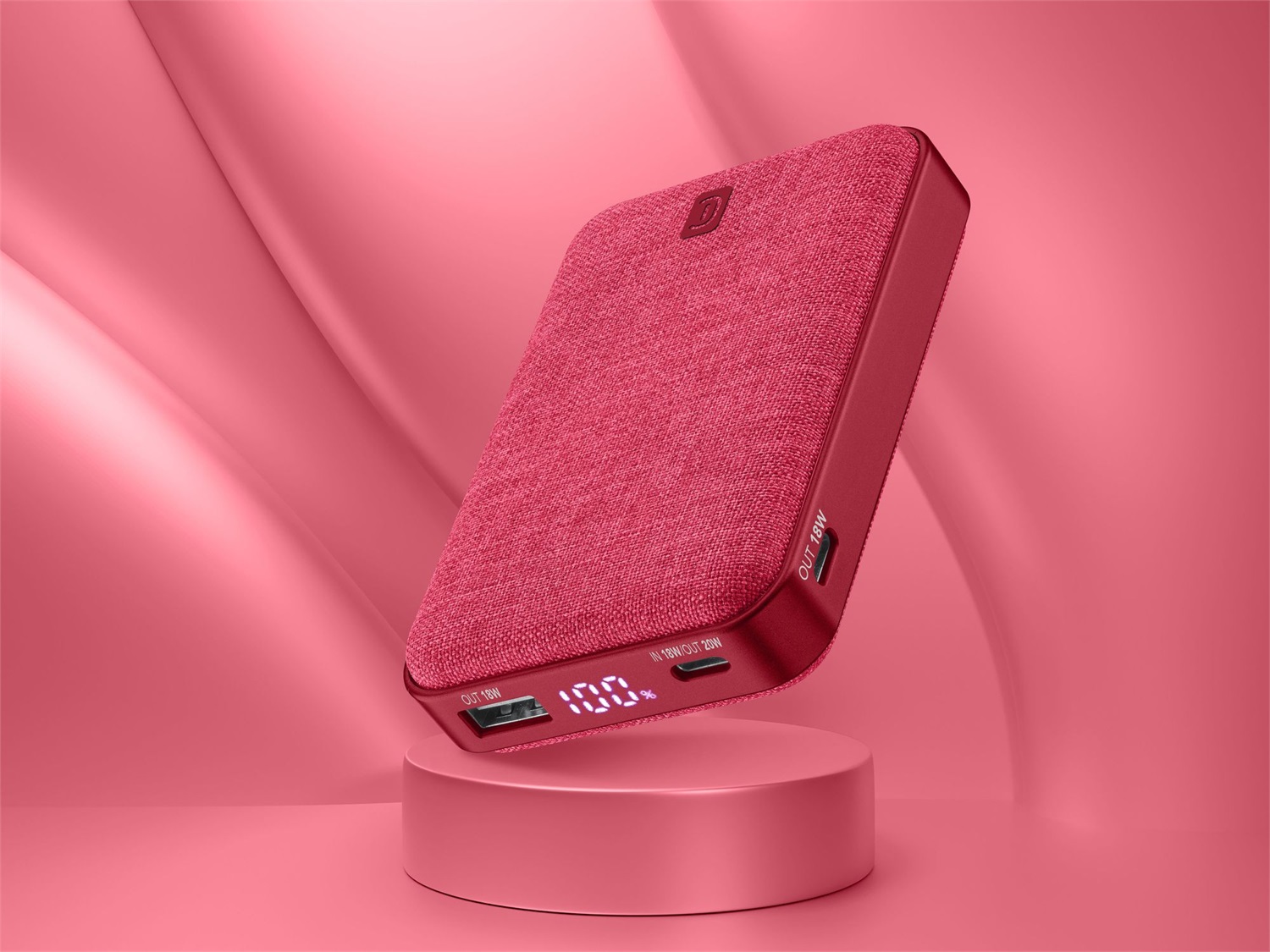 Cellularline GLAM PD 10000 Power Bank - 10000mAh, Ricarica Rapida 20W, Display LCD, 3 Porte USB-C, Finiture in Tessuto, Rosso