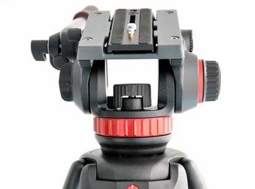Manfrotto MVH502AH Testa Video con Base Piatta in Alluminio, Capacità fino a 4 kg, Sistema di Scorrimento Fluido, Nero/Rosso