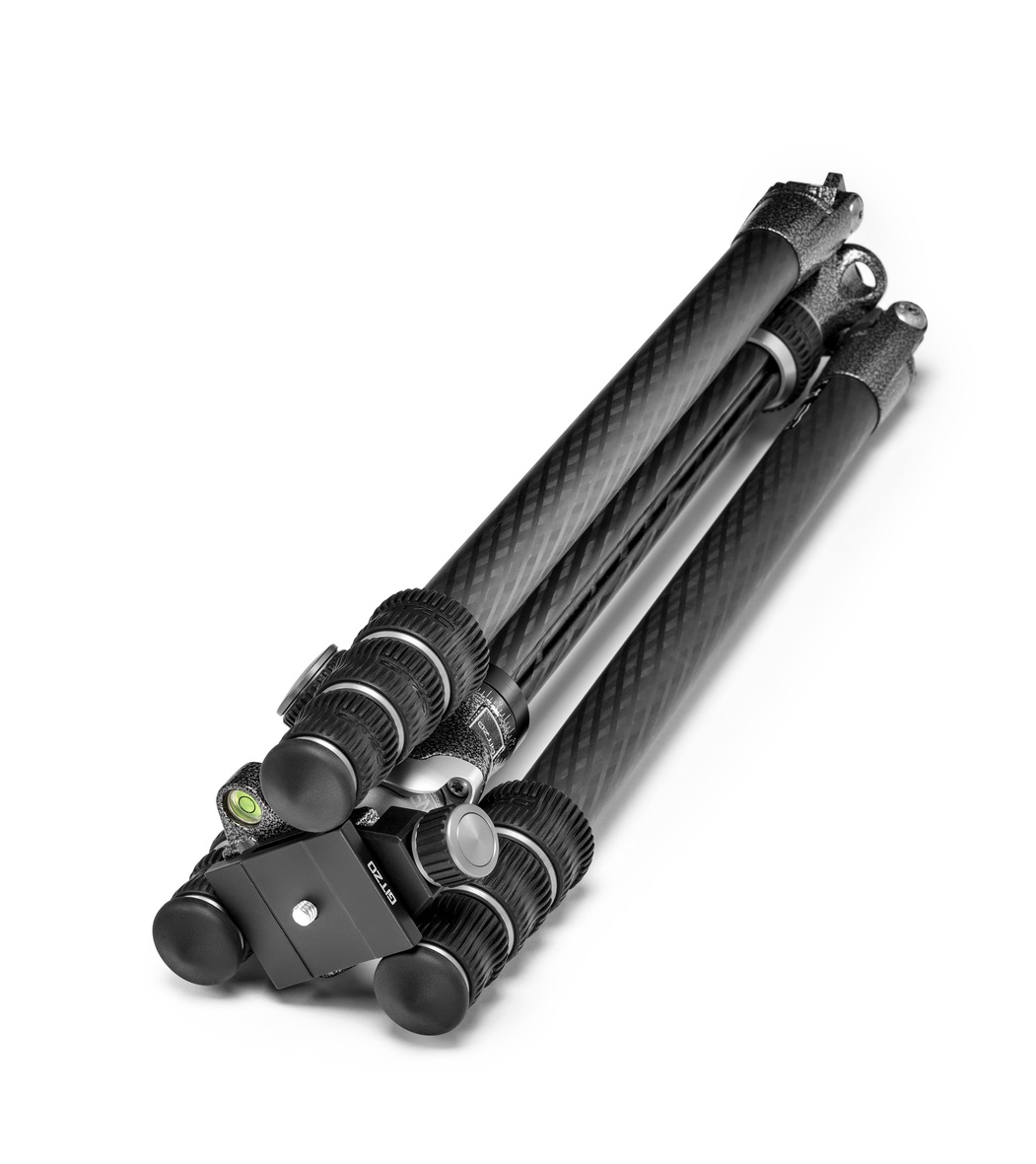 Gitzo GK1545T-82TQD Treppiede con Testa a Sfera Centrale - Compatto, Leggero, Fibra di Carbonio, Colonna Corta, 4 Sezioni