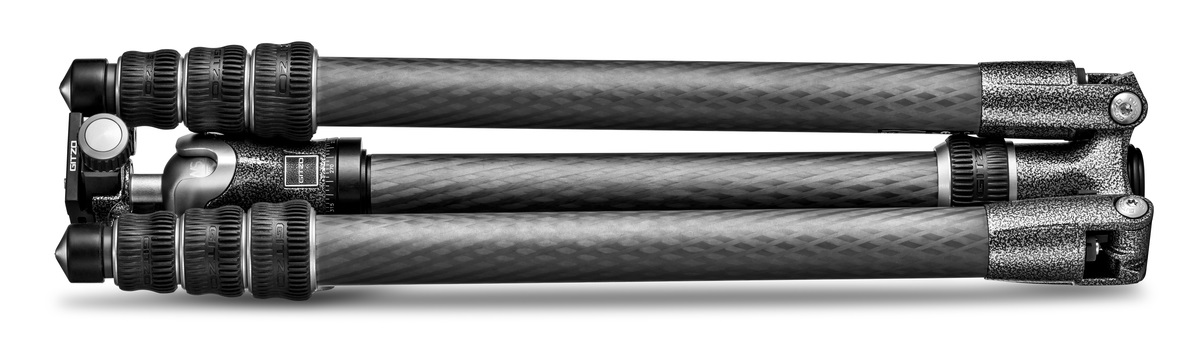 Gitzo GK2545T-82QD Traveler Kit Treppiede in Fibra di Carbonio con Testa a Sfera Centrale Pro, Compatto e Leggero, 4 Sezioni, 1,84 kg