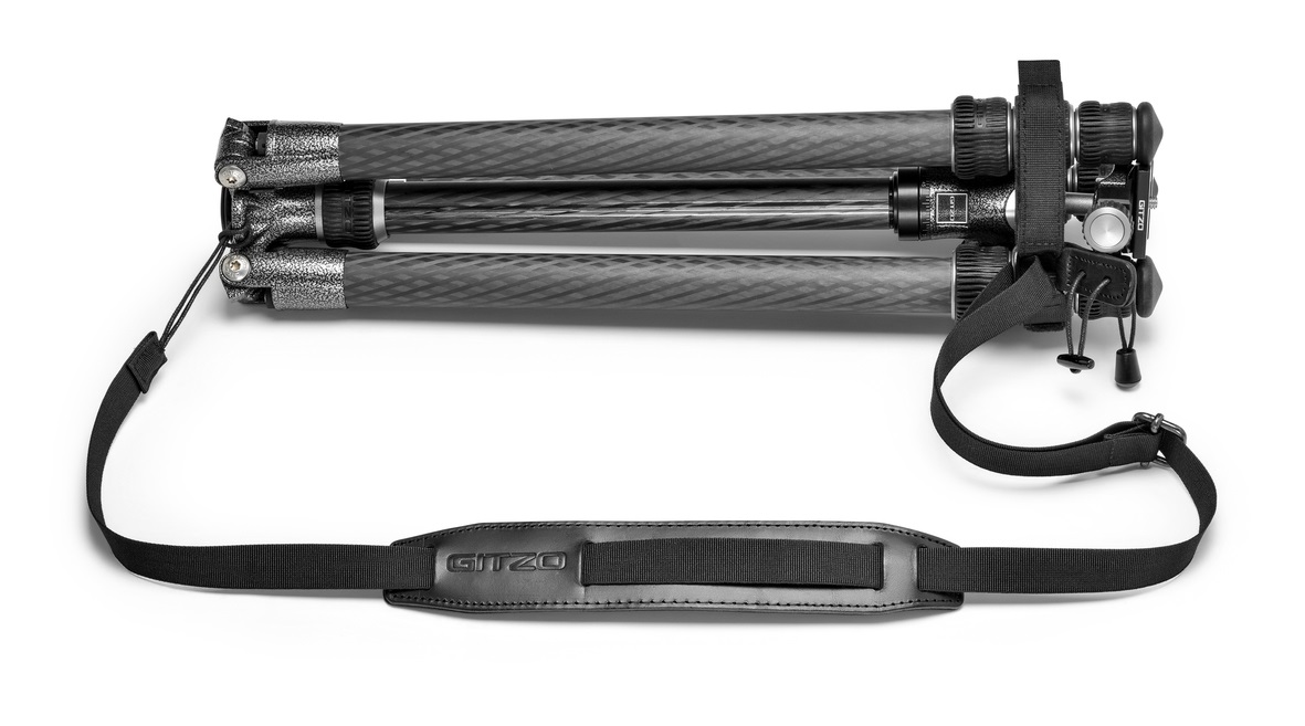 Gitzo GK2545T-82QD Traveler Kit Treppiede in Fibra di Carbonio con Testa a Sfera Centrale Pro, Compatto e Leggero, 4 Sezioni, 1,84 kg