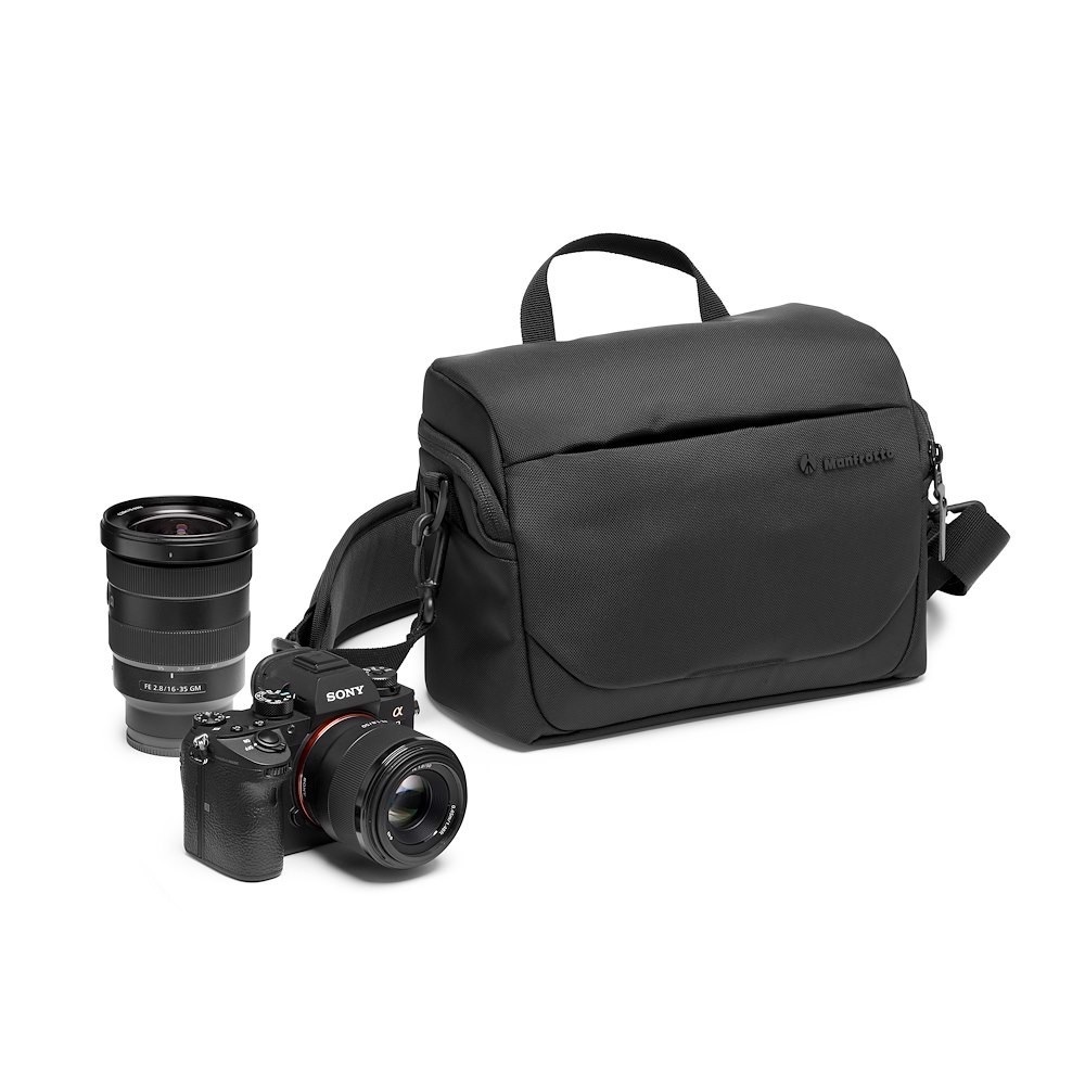 Manfrotto Advanced Shoulder Bag M III - Borsa a spalla per fotocamera mirrorless con 2-3 obiettivi, copertura antipioggia, tasca frontale e cinghia per treppiede - Nero