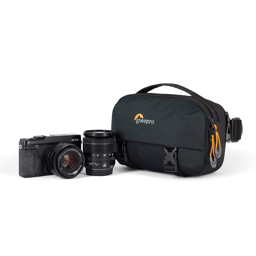 Lowepro Trekker Lite HP 100 - Zaino per Macchina Fotografica Compatto con Tasca per Tablet, Borsa per Fotocamere Mirrorless, Sistema di Compressione UltraCinch, Nero