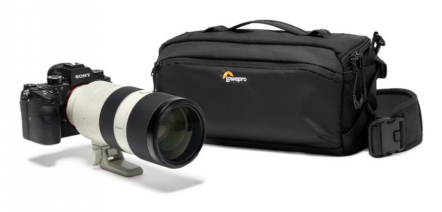 Lowepro ProTactic Lite SLX 120 AW III - Borsa a tracolla Nero per Fotocamera Professionale con Copertura Antipioggia, Capacità 5L, Compatibile con DSLR/Mirrorless