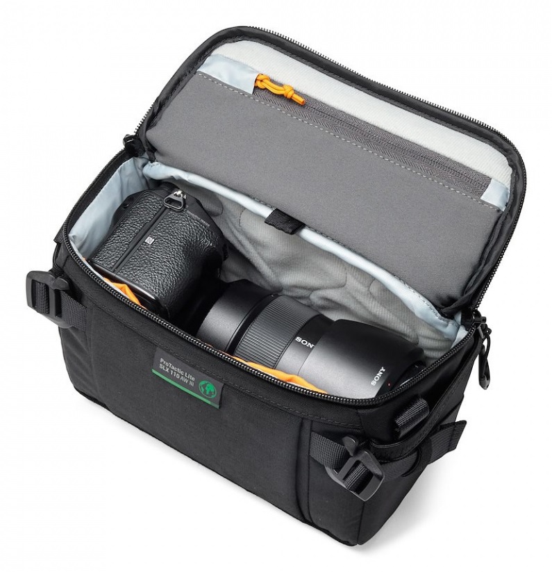 Lowepro ProTactic Lite SLX 110 AW III - Borsa a tracolla Nero per Fotocamera Professionale, Copertura Antipioggia, Capacità 4L, Compatibile con DSLR/Mirrorless
