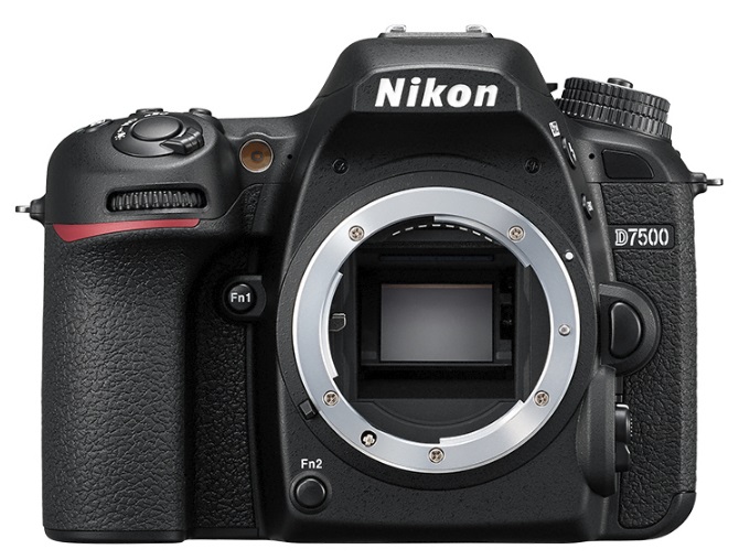 Nikon D7500 Body Fotocamera Reflex Digitale 20,9 MP, Wi-Fi, Bluetooth, SD 8GB/32GB Lexar, Garanzia Nital 4 Anni
