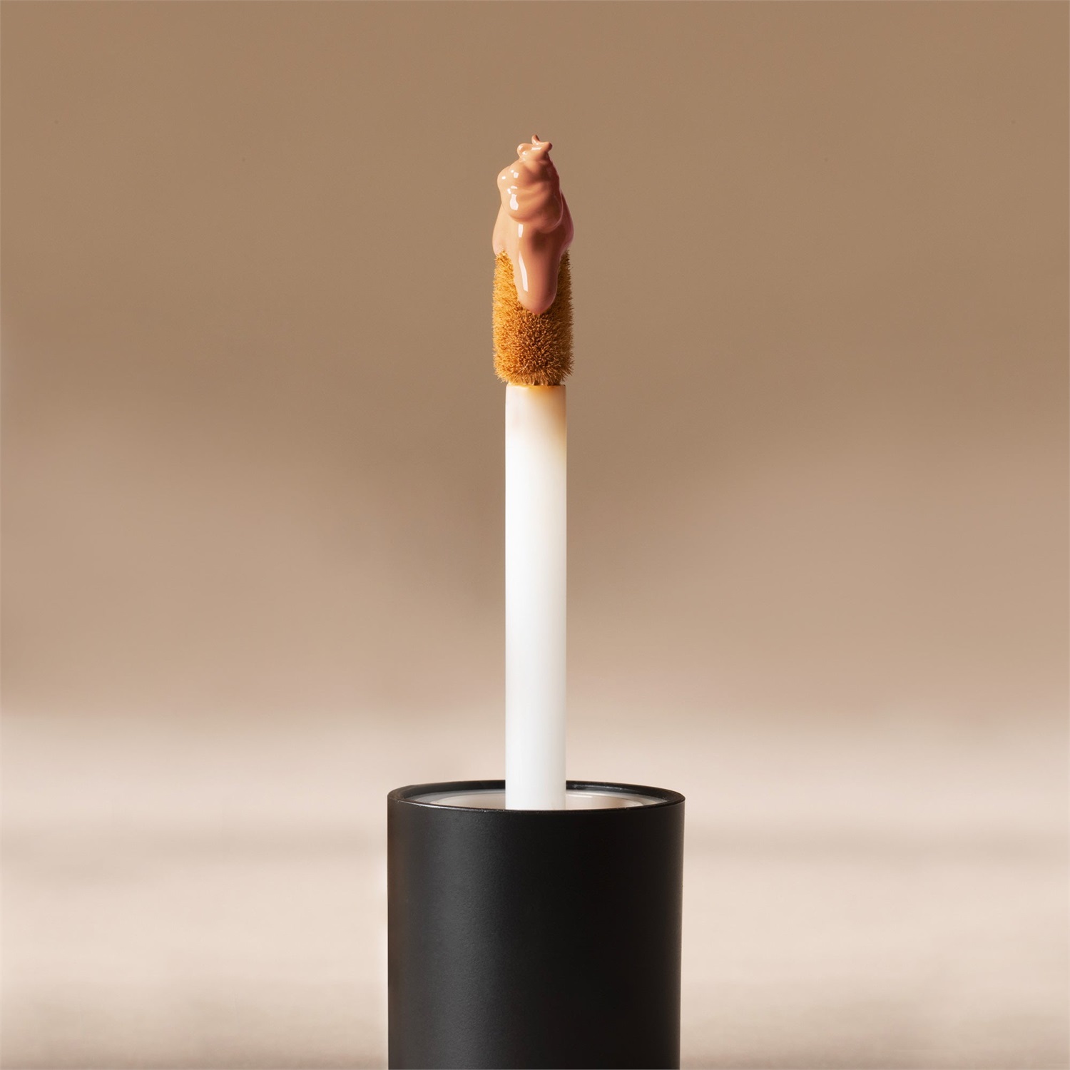 MESAUDA Magic Wand Fondotinta Multiuso C85 - Finish Sottile e Cipriato, 20 ml, Effetto Second Skin, Coprenza Medio-Alta, Cruelty Free e Vegan