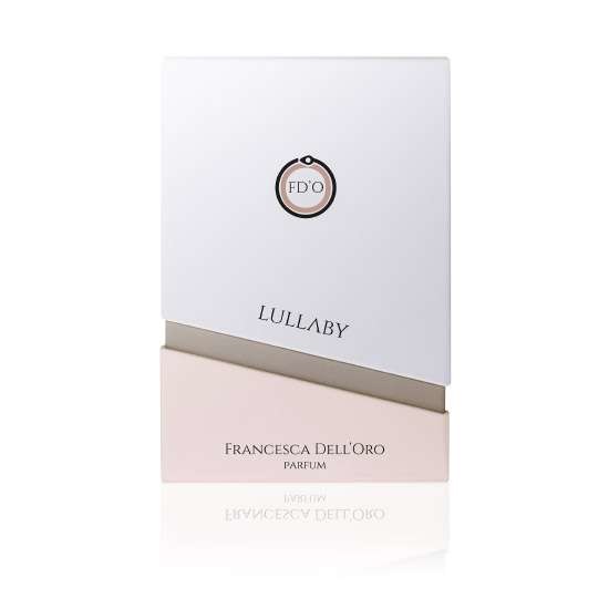 Francesca Dell'Oro Lullaby Eau de Parfum 100 ml - Note di testa: Bergamotto, Cocco, Mandarino, Mela, Pesca; Note di cuore: Osmantus, Iris, Gardenia; Note di fondo: Muschio di quercia, Vaniglia, Ambra Grigia