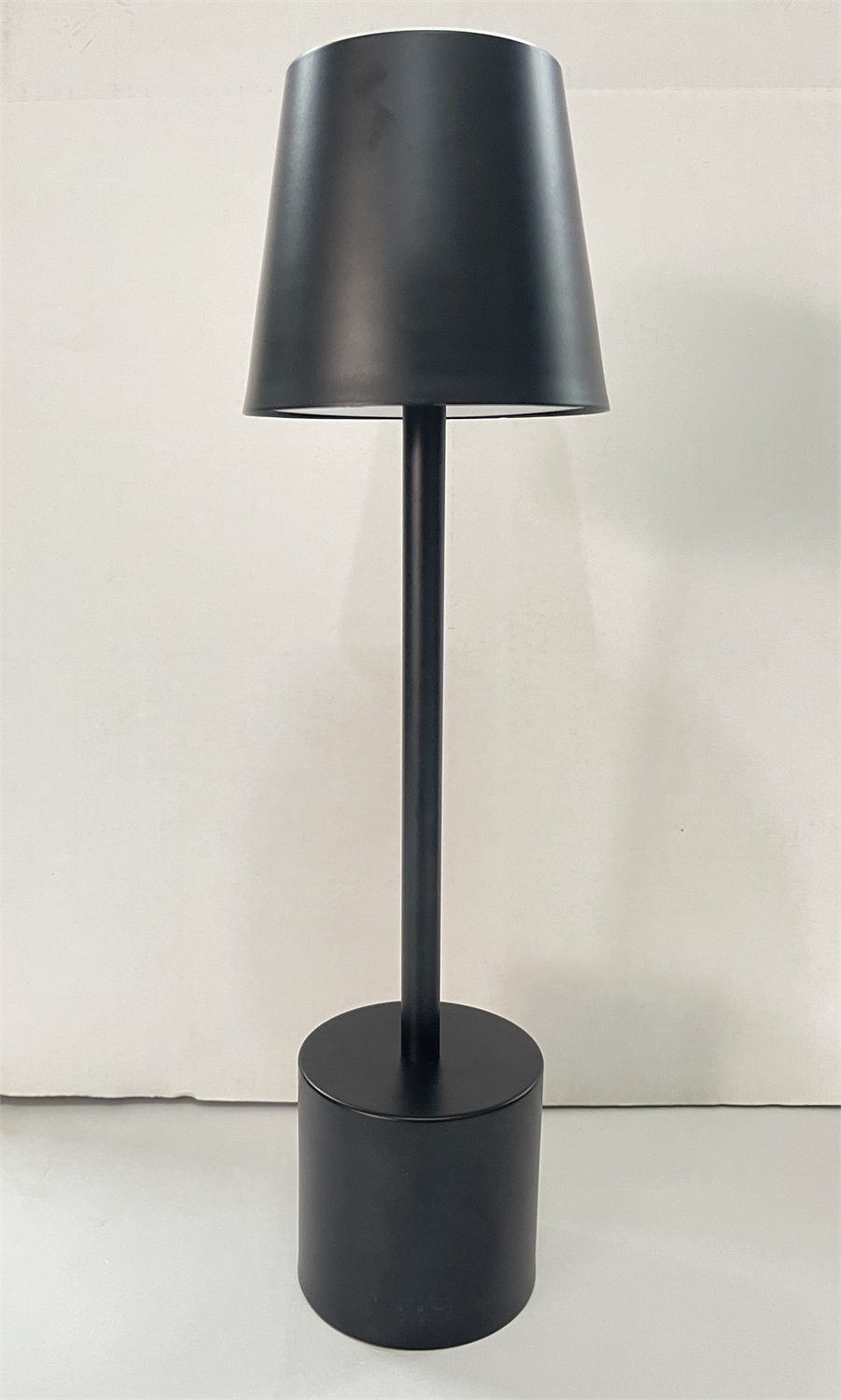 Pyramidea LRP11N Lampada da Tavolo Ricaricabile Senza Fili Nera con Presa USB e 3 Luci LED Regolabili