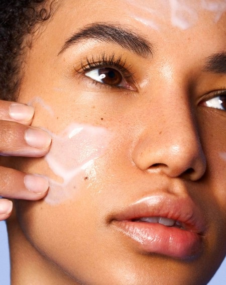 Astra Lozione Viso Idratante e Leggera 50 ml - Contiene Vitamina B3, Controlla Sebo e Riduce Pori Dilatati