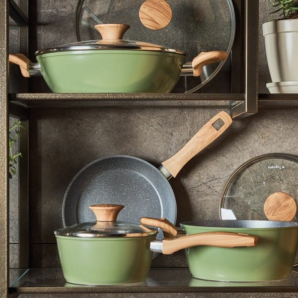 Tognana Batteria di Pentole e Padelle Sage Stone - 8 Pezzi in Alluminio Forgiato, Verde Salvia, Compatibile con Gas e Induzione