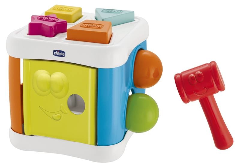 Chicco Cubo Incastra e Martella 2 in 1 - Gioco Educativo Multiattività con 4 Forme Geometriche, 2 Sfere e Martello Giocattolo per Bambini 10 Mesi - 3 Anni