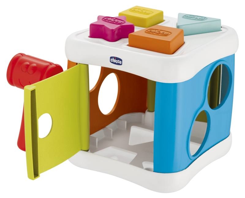 Chicco Cubo Incastra e Martella 2 in 1 - Gioco Educativo Multiattività con 4 Forme Geometriche, 2 Sfere e Martello Giocattolo per Bambini 10 Mesi - 3 Anni